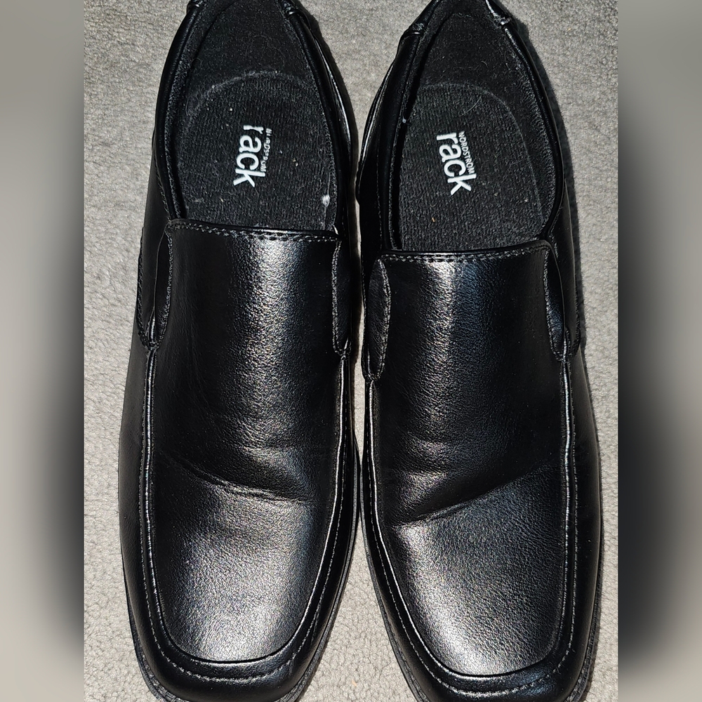 Nordstrom Rack Black Conrad loafers boys size 4